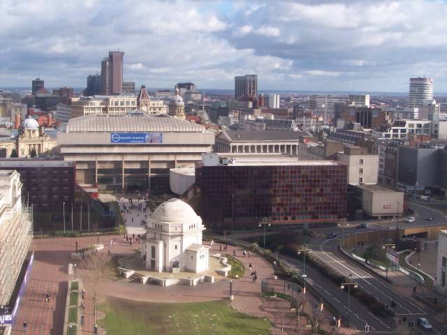 Images Wikimedia Commons/11 Andy G Birmingham_(UK)_skyline_-_Centenary_Square_640.jpg